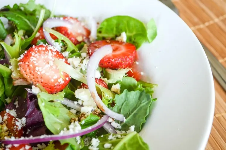 Red onion, fresh strawberries, tangy feta cheese, crunchy pecans on salad greens topped with olive oil and balsamic vinegar.