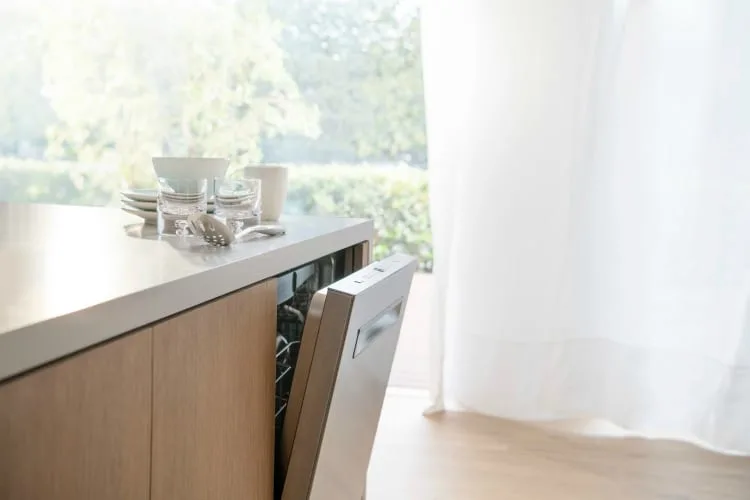 Not all dishwashers are created equally. Learn about the feature rich Bosch 500 Series Dishwasher plus popular dishwasher questions answered.